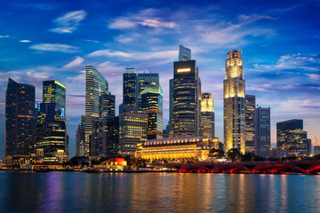 Fototapeta na wymiar Singapore skyline in the evening