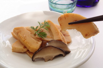 筍の煮物　箸上げ　日本酒