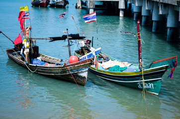Fototapeta na wymiar traditional colorful thai longtail boat