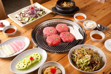 Fototapeta na wymiar grilled bulgogi. This beef is Korean traditional cuisine.