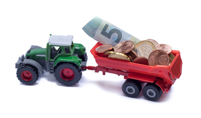 Traktor mit Anhänger voll Geld