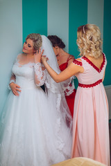 Fototapeta premium Closeup bride is getting ready in the morning with bridesmaids