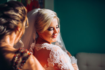 Bride and bridesmaids during the wedding preparations