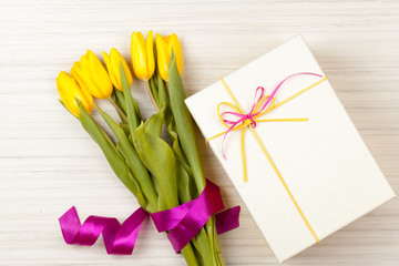 Romantic tulip bouquet and gift box