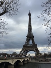 Vista della Torre Eiffel invernale, Parigi, Francia