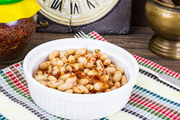White beans with vegetable oil and saffron