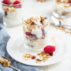 Healthy Energy-boosting Granola and Yogurt Breakfast