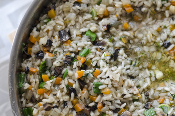 Rice and peppers on the pan