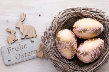 Foto op Canvas Easter and spring decoration, flowers and eggs. © gitusik