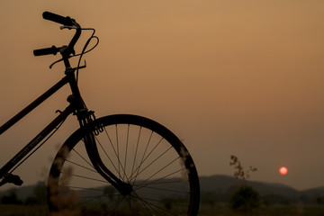 Obraz premium bicycle on sunrise.
