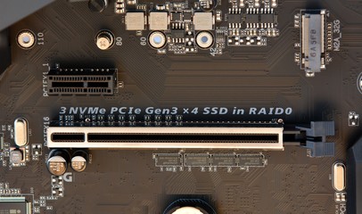 carte mère , PCI ecpress 3e generation + norme RAID