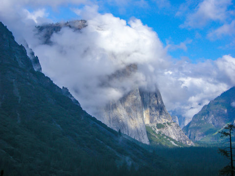 panorama of Yosemite National Park in autumn