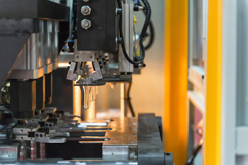 The operation of PET bottle blowing machine