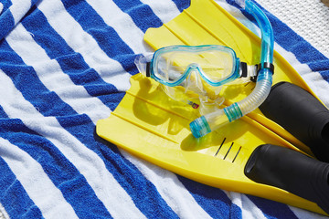Snorkeling mask with fins 
