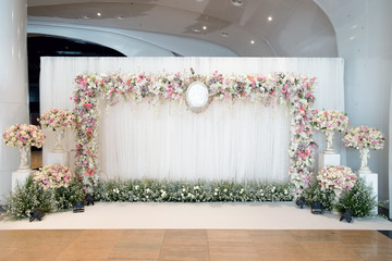 indoor luxurly wedding ceremony backdrop