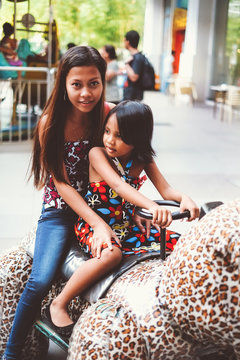 Sister's bonding in Luna park