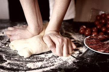 pizza prepare dough hand topping