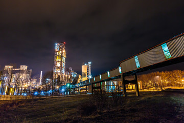 Fototapeta premium Cement factory at night