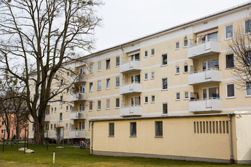 Fototapeta na wymiar Mietshaus in Deutschland