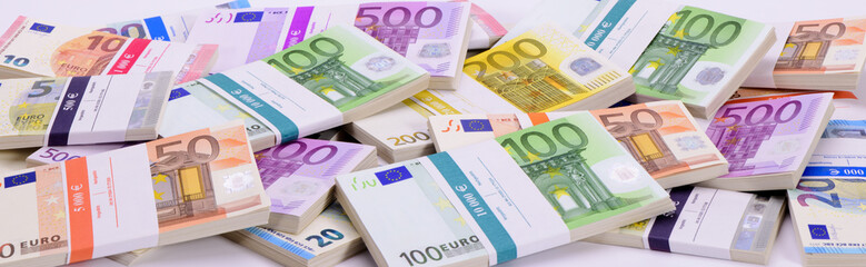 Euro Geldbündel als Panorama