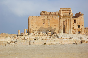 Fototapeta premium Ancient ruins of the Palmyra city at present destroyed in the Syrian war by ISIS. Photo taken in 2006