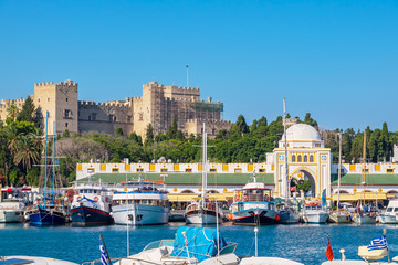Naklejka premium Port Mandraki. Rodos, Grecja