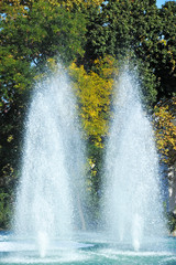Fototapeta na wymiar Beautiful fountain in park