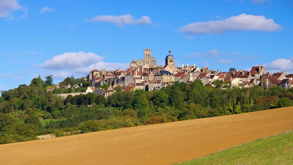 Vezelay, Burgund in Frankreich   - the town Vezelay, Burgundy