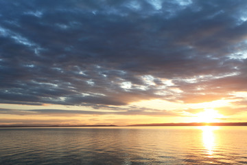 Obraz premium Colorful sunset over ocean