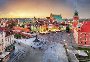 Obraz premium Warszawa Rynek Starego Miasta, Zamek Królewski o zachodzie słońca, Polska