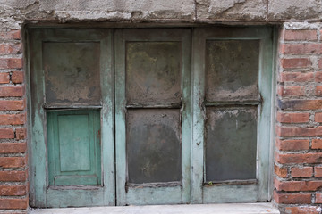 Fototapeta na wymiar Ancient wooden window