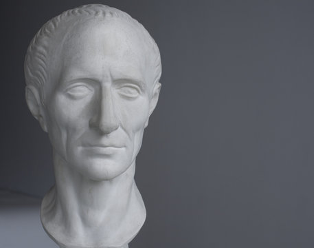 гипсовая голова Цезаря