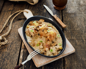 Chicken leg with mushrooms and apple cream