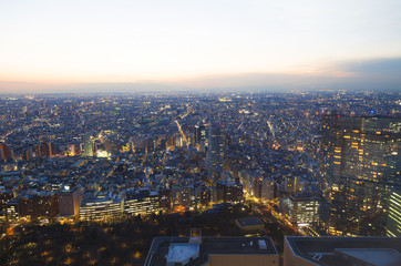 Fototapeta na wymiar 西新宿から望む　西の方角の夕景　トワイライト　中野区　杉並区　吉祥寺