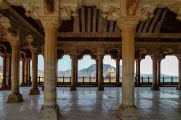 Pillared hall in a palace, J, aipur, Rajasthan, India