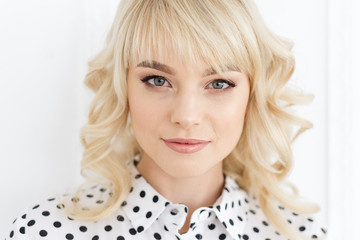 Naklejka premium Close up portrait a blond young woman
