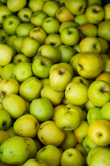 Organic apples on a farmer's market stall