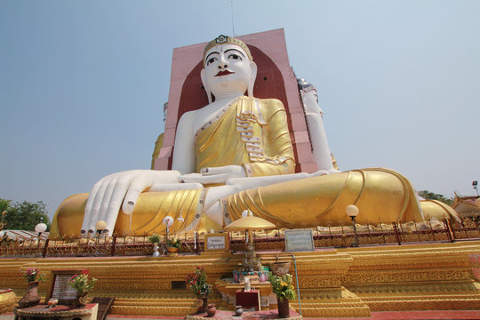  Kyaikpun Pagoda, A Pagoda of four giant buddha statues in Myanmar 