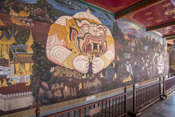 Naklejka premium Thai mural paintings at Wat Phra Kaew. Scenes of Ramayana anciet Indian story are painted in the gallery along the temple's wall