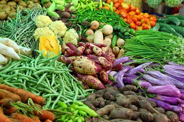 Gordijnen vegetables on market in india © Kokhanchikov