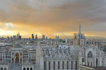 Italia - Milano - Galleria Vittorio Emanuele e Skyline durante il tramonto - Duomo