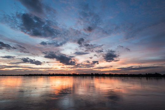 Fototapeta beautiful sunset sky over the river