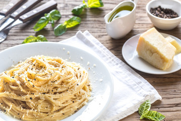 Cacio e Pepe - spaghetti with cheese and pepper