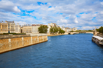 Obraz premium Pont de la Tournelle over Seine river of Paris