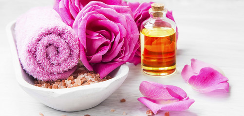 Obraz na płótnie Canvas Roses spa setting with bath salt, roses flowers, bath rose oil, still life set