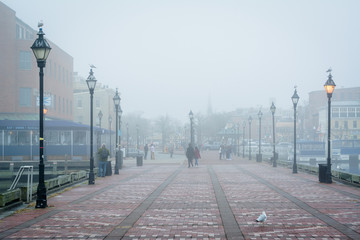 Fototapeta premium Broadway Pier in fog, in Fells Point, Baltimore, Maryland.