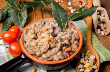 Vegetable soup with cereals and legumes
