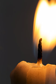 Photos macro candlelight in the dark.