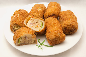 Frittierte Chinakohl-Röllchen