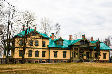 Fototapeta na wymiar An old manor in Minsk in Belarus. Wooden house. Sight.